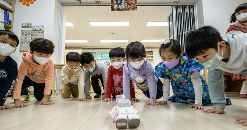 Alpha Mini được thử nghiệm tại 300 nhà trẻ và trung tâm chăm sóc trẻ em ở Seoul